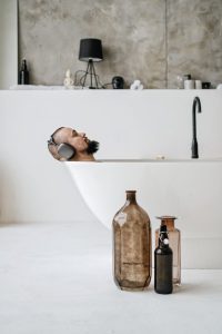 Kąpiel w łazience w stylu loft